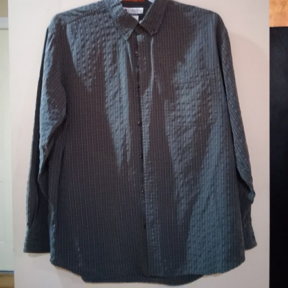 Columbia Mens Lrg. Shirt